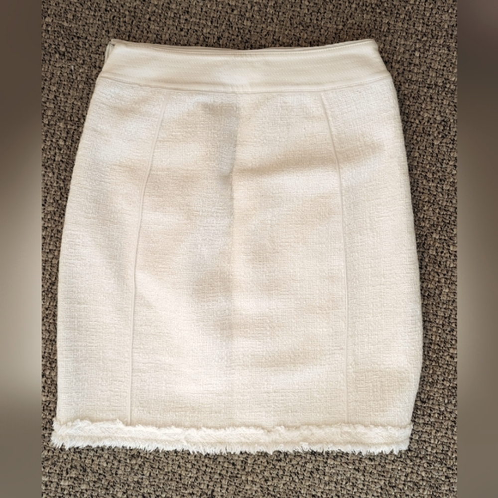 White House Black Market skirt with pockets